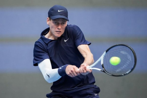 辛纳2-1校服德米纳尔 都集3年晋级中网男单决赛